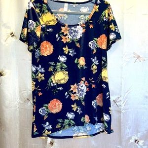 NWT Classic tee from LuLaRoe. Size large